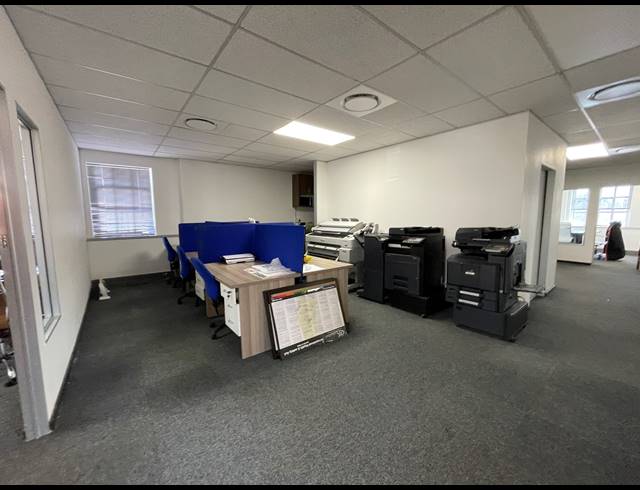 213M² OFFICE TO LET IN BRYANSTON